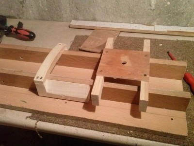 Dorobiłem tez prowadnicę co by równo się przesuwało :)