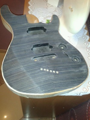 Hebanowe ubranie, niestety usunięte.