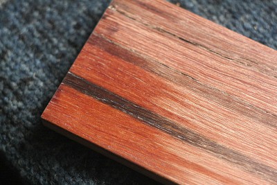 Fragment potraktowany pokostem