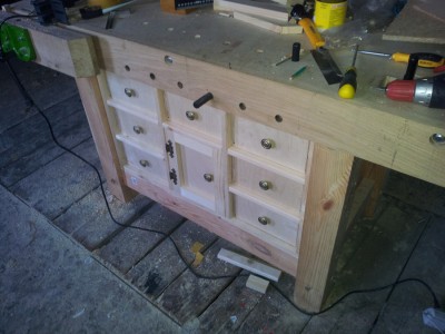 Zdecydowałem właśnie, że szuflady będą wsuwane głębiej i nie potrzeba &amp;quot;false frontów&amp;quot; dokładać. Mniej topornie.