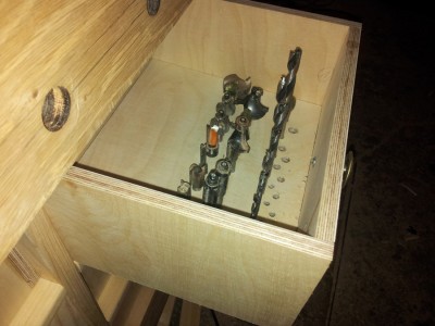 Oczywiście nie mogłem się powstrzymać. Pierwsze akcesorium - wkładka do szuflady na wirtła i frezy. :-)