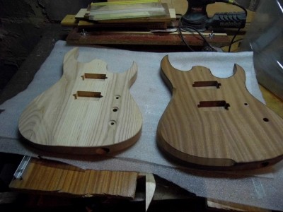 06 teraz widać 2 sposoby wykończenia komór pod pickupy.JPG