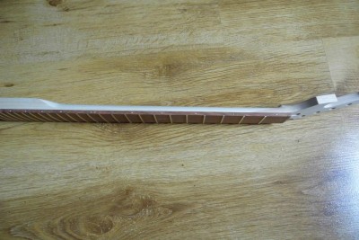 10 markery 2mm świecące w ciemnosci białe.JPG