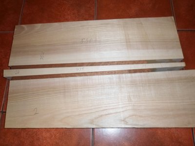 2 korpus długość na środku 435 długość boku prawego 550 szerokość na dole 352  szerokość klina na dole 24 szerokość u góry 15