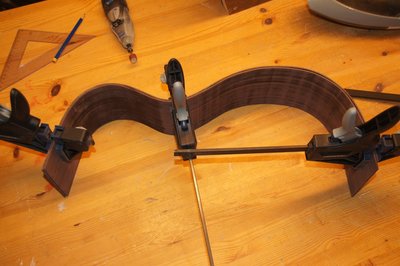 Wygięte boczki przed wsadzeniem do formy