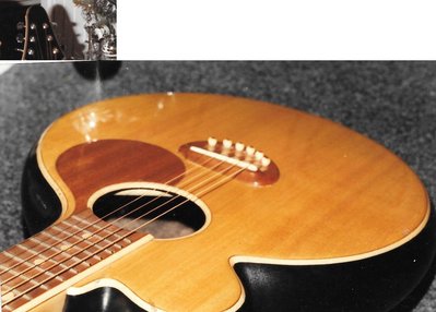 Gitara z wypukłym dnem wykonanym z żywicy i maty szklanej.