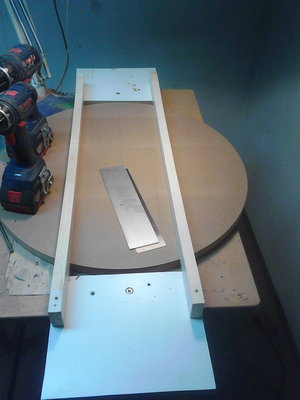 Jig w trakcie składania