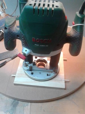 Frezarka zamontowana do podstawy