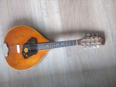 całokształt tzn nowy szelak na topie, nowe klucze, drewno główki oszlifowane