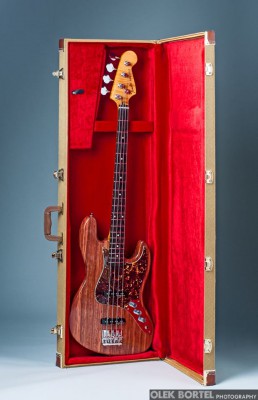 Bubinga Jazz Bass w futerale.jpg